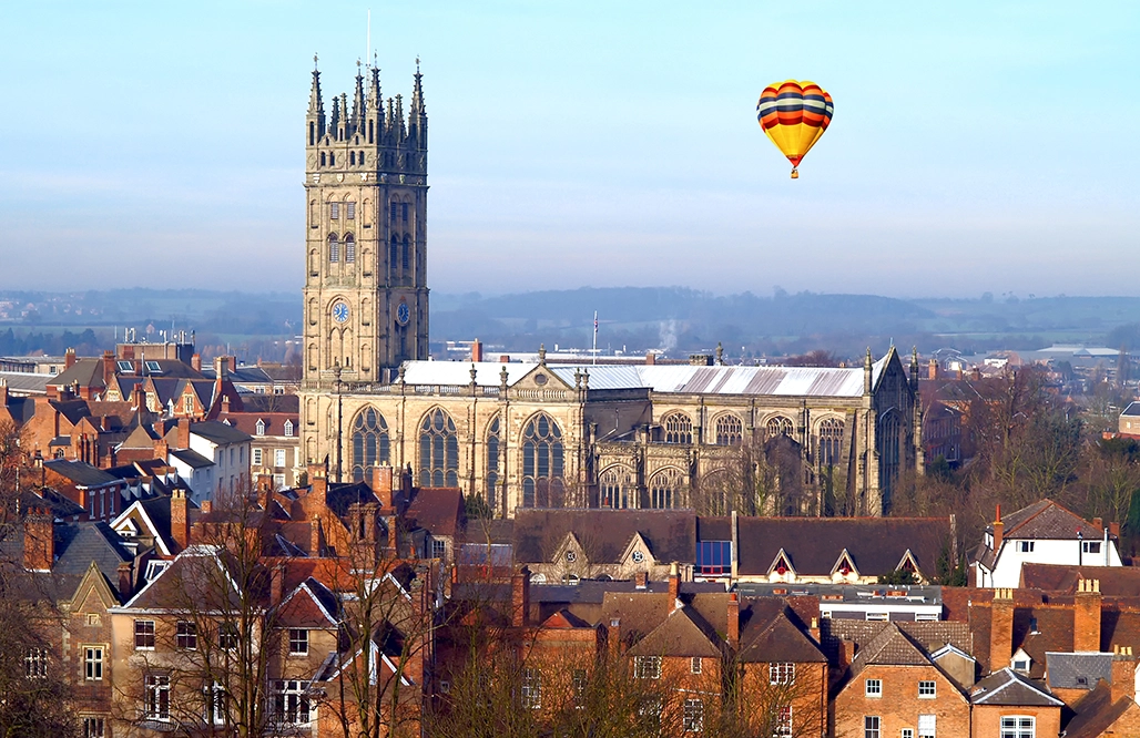 WarwicksCC_Balloon-over-cathedral