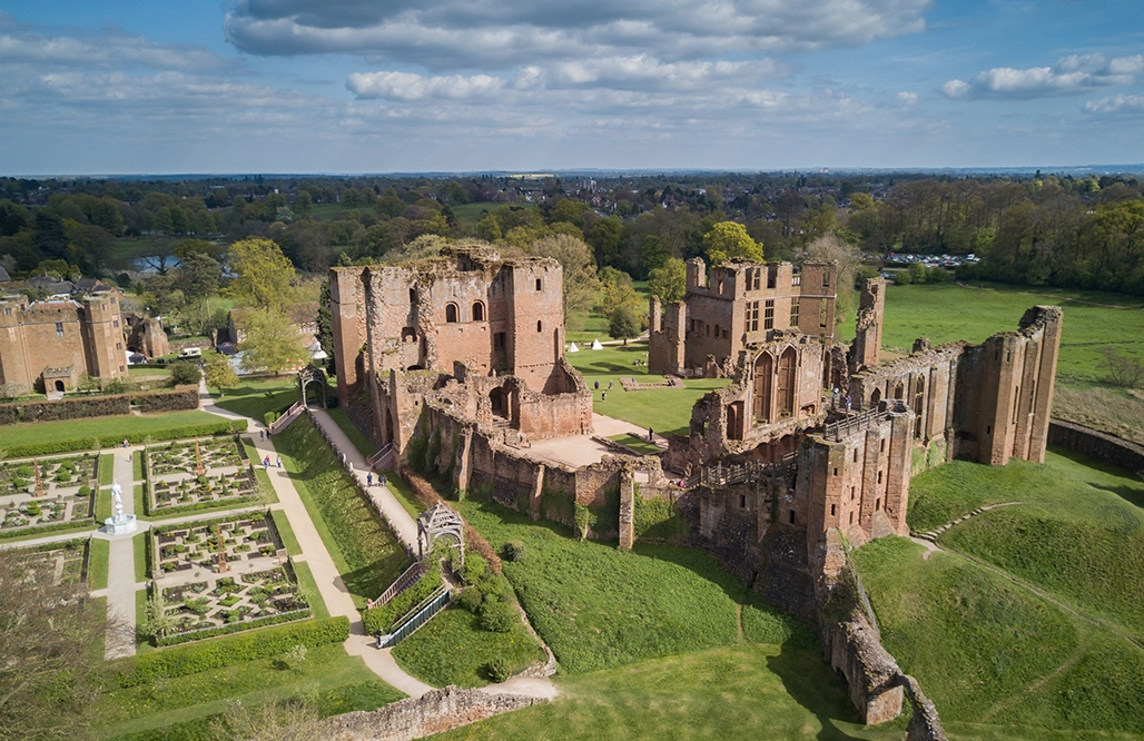 WarwicksCC_Castle-ruins