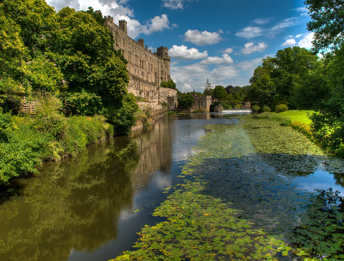 WarwicksCC_castle-by-the-river