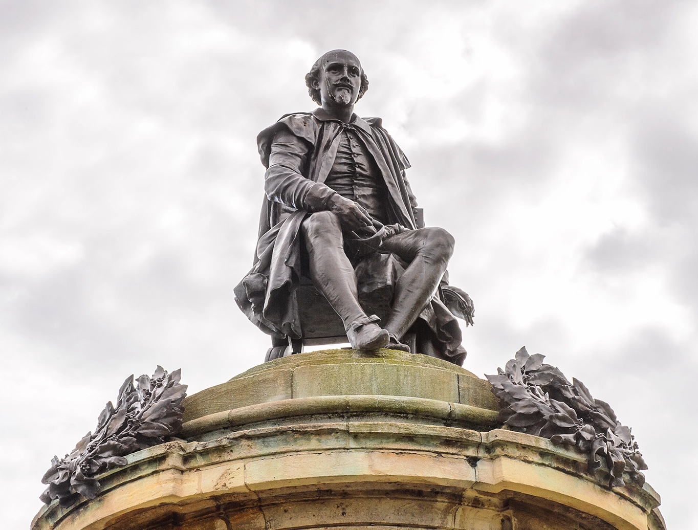 WarwicksCC_statue-of-Shakespear